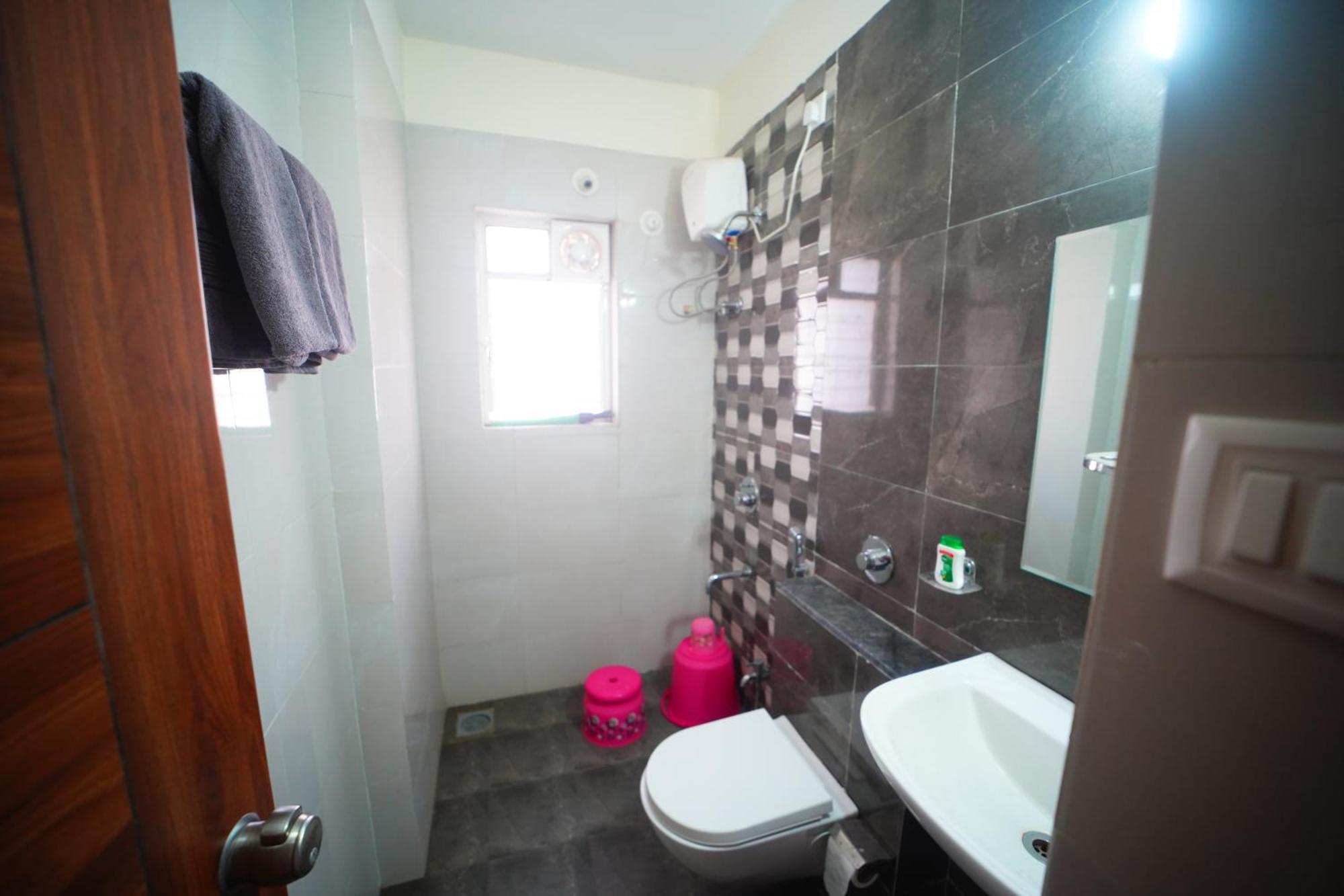 2bhk Fully Furnished By The Signature *